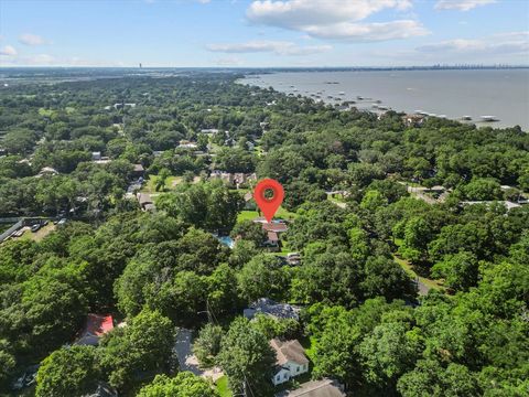 A home in Bacliff