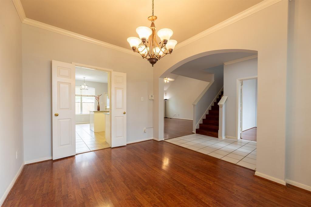 3111 Glen Cullen Lane, Pearland, Texas image 9