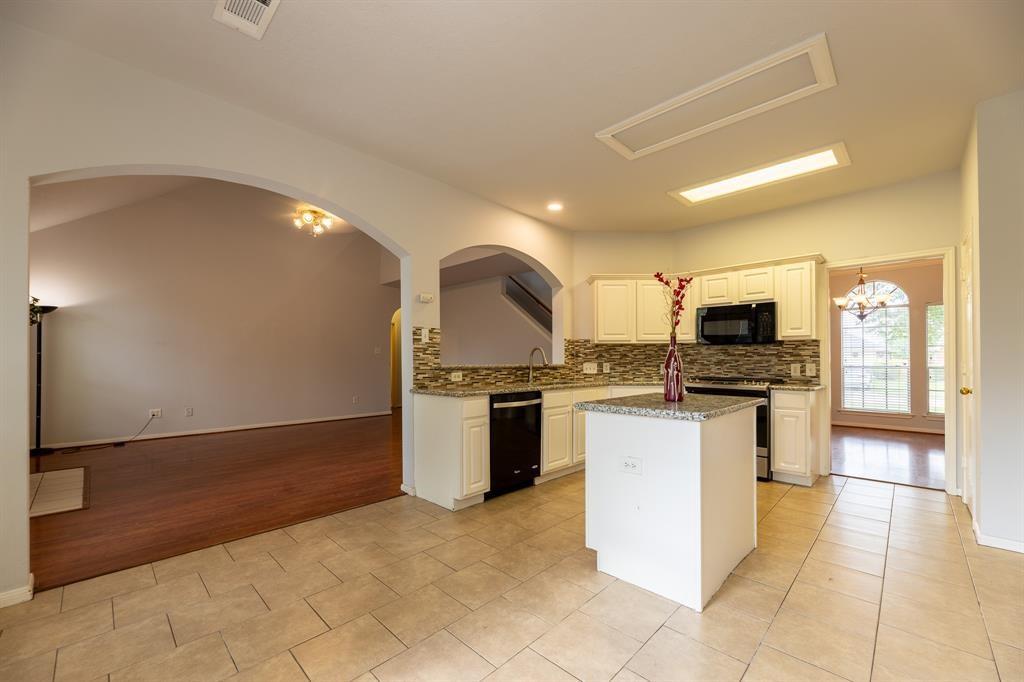 3111 Glen Cullen Lane, Pearland, Texas image 11