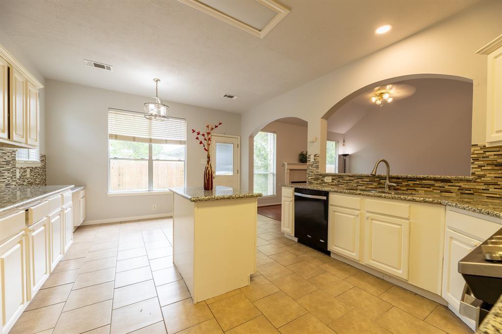 3111 Glen Cullen Lane, Pearland, Texas image 10