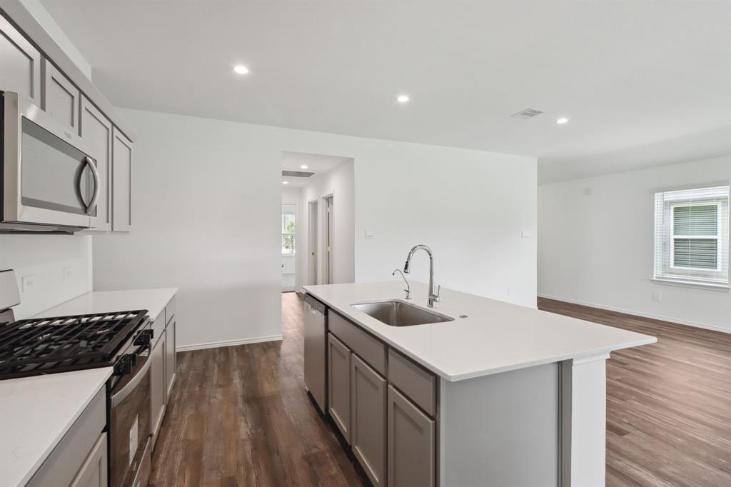 40945 Seasoned Oak Lane