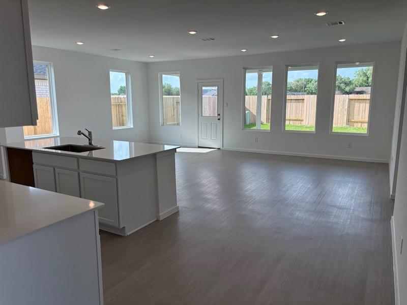 204 Amy Street, Angleton, Texas image 3