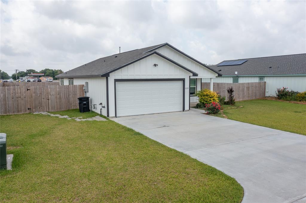 729 Flycatcher Drive