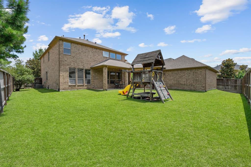 7659 Ikes Tree Drive, Spring, Texas image 37