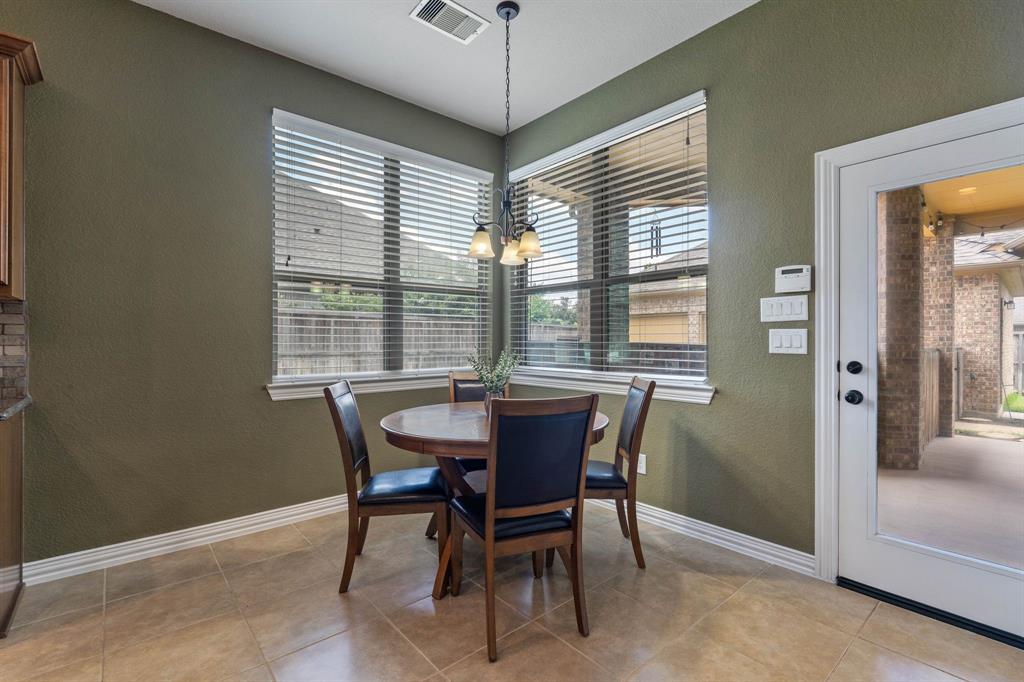 7659 Ikes Tree Drive, Spring, Texas image 12