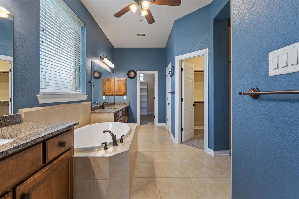 7659 Ikes Tree Drive, Spring, Texas image 20