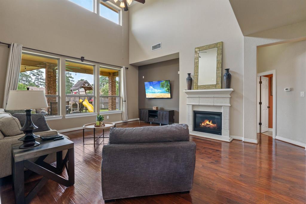 7659 Ikes Tree Drive, Spring, Texas image 8