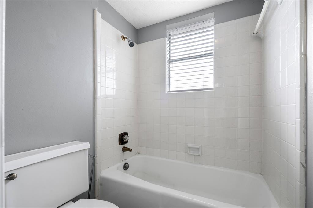 3809 Trailwood Drive, Baytown, Texas image 21