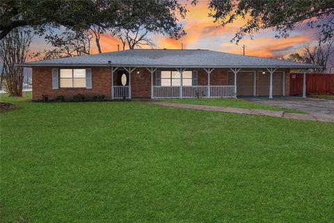 Single Family Residence in Highlands TX 400 Oak Street.jpg