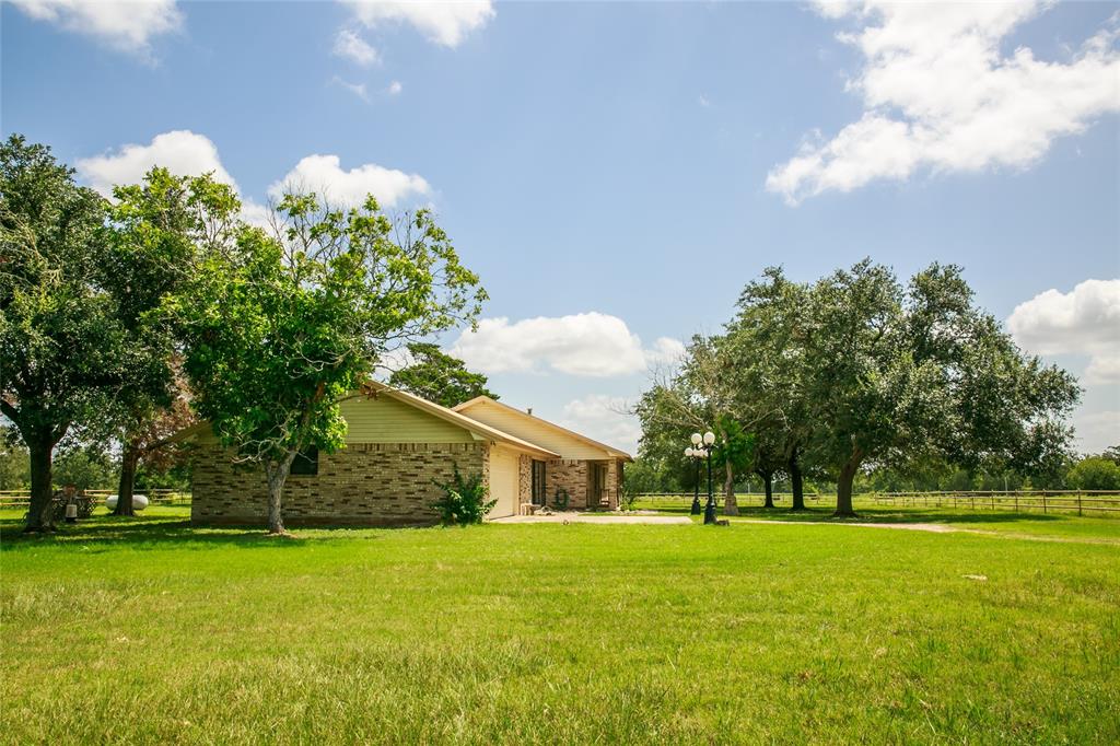 13150 Schoenemann Road, Carmine, Texas image 6