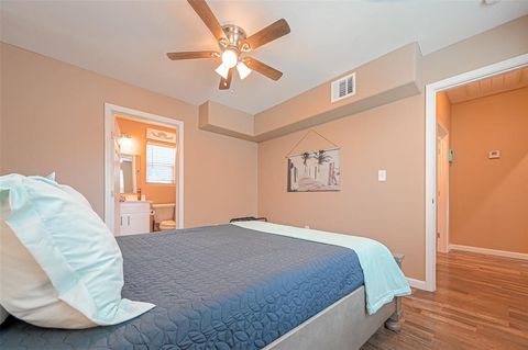 Duplex in Galveston TX 2617 Avenue L 21.jpg