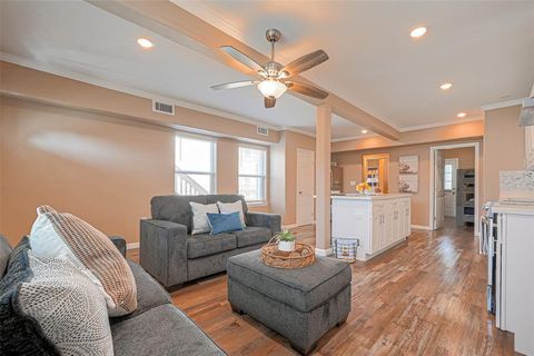 Duplex in Galveston TX 2617 Avenue L 3.jpg