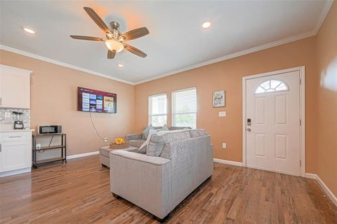 Duplex in Galveston TX 2617 Avenue L 15.jpg