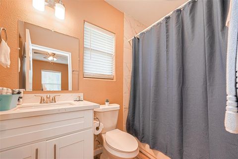 Duplex in Galveston TX 2617 Avenue L 10.jpg