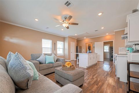 Duplex in Galveston TX 2617 Avenue L 17.jpg