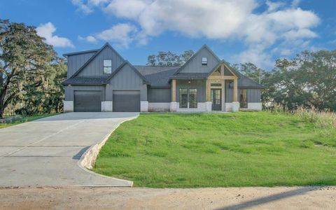 A home in Angleton