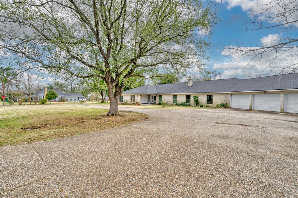 601 W Magnolia Street, Madisonville, Texas image 3