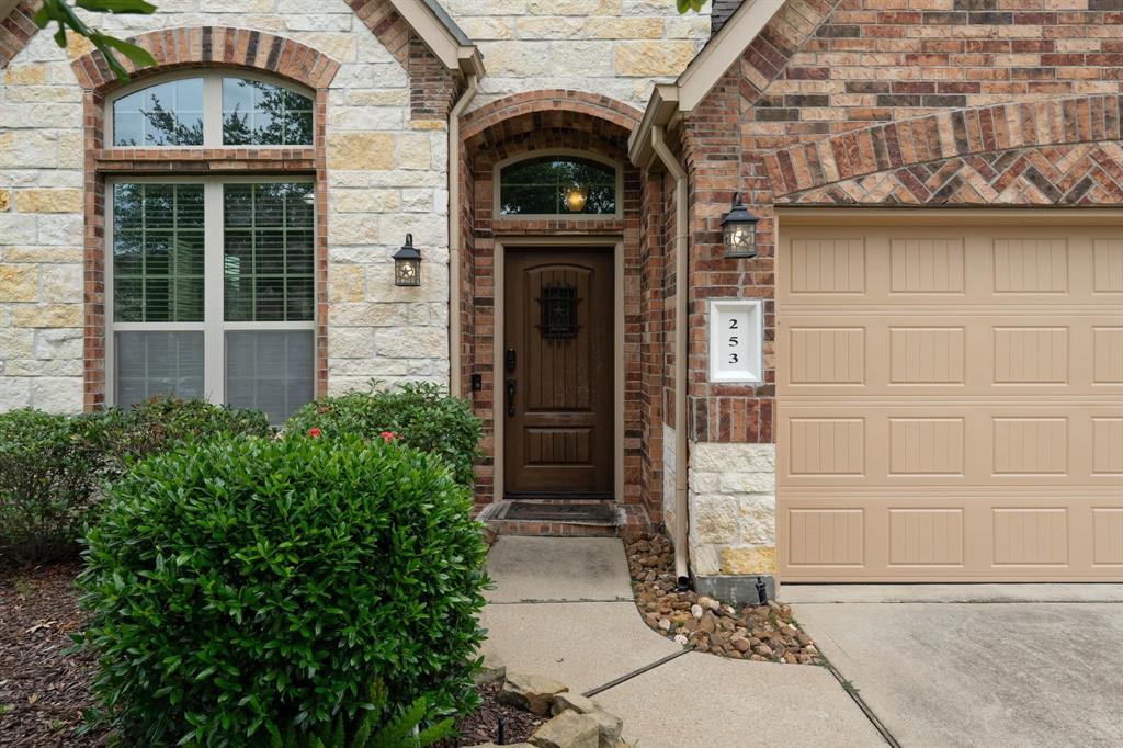 253 Dove Meadow Drive, Conroe, Texas image 3