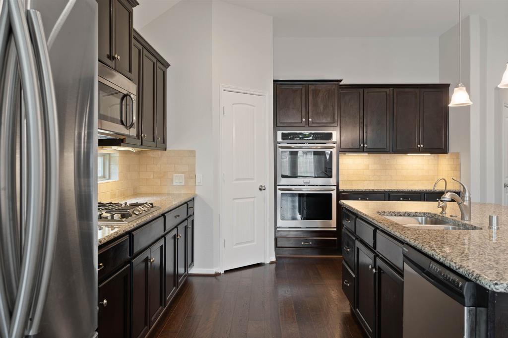 253 Dove Meadow Drive, Conroe, Texas image 12
