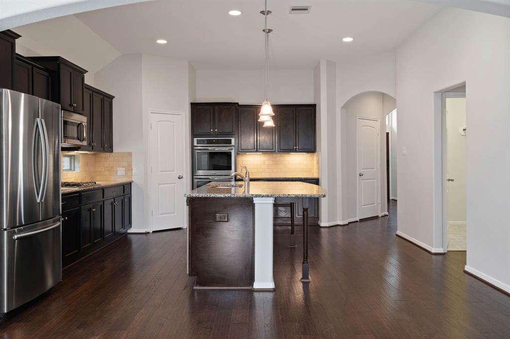 253 Dove Meadow Drive, Conroe, Texas image 11