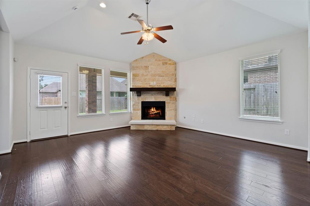 253 Dove Meadow Drive, Conroe, Texas image 8
