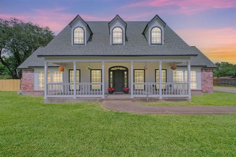 504 Sharondoah Drive Highlands TX 77562