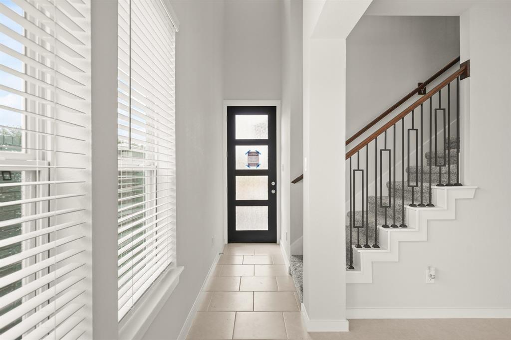 2906 Park Hill Lane, Stafford, Texas image 3
