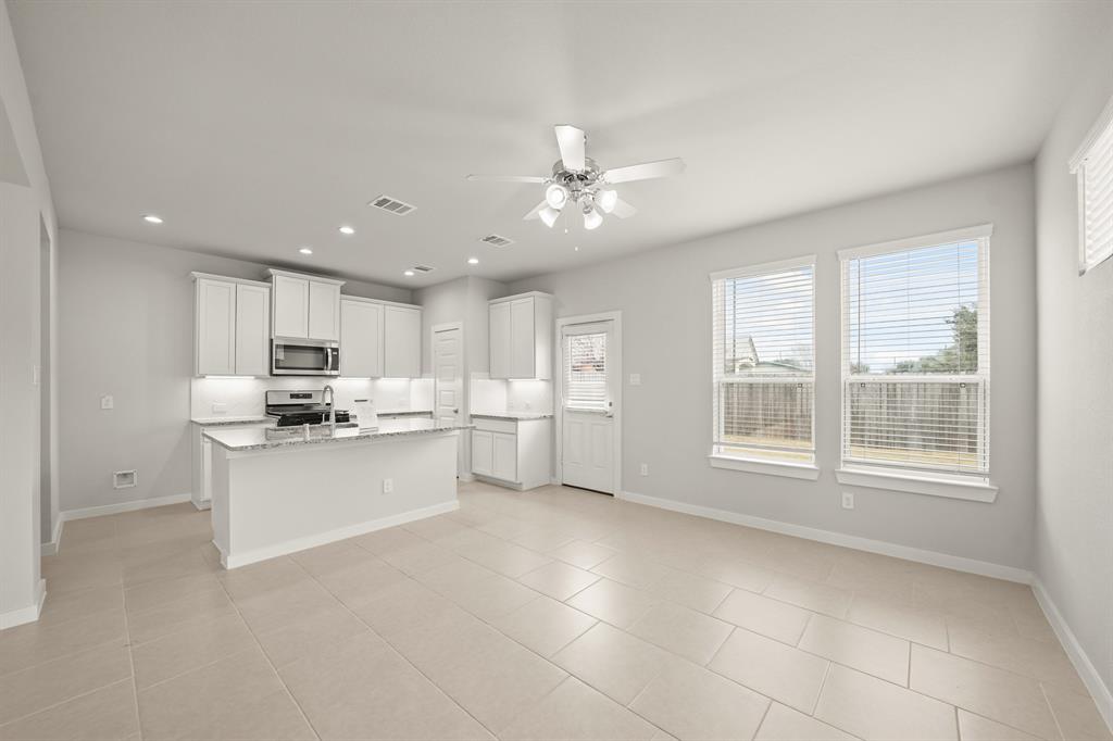2906 Park Hill Lane, Stafford, Texas image 7