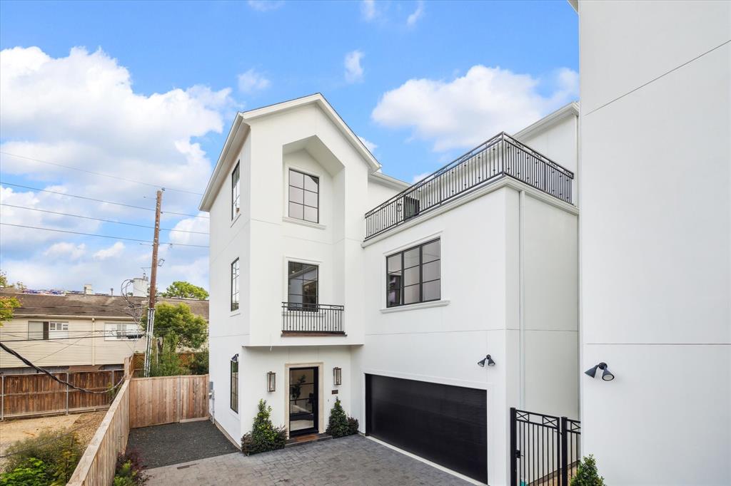 1203 Nantucket Drive, Houston, Texas image 1