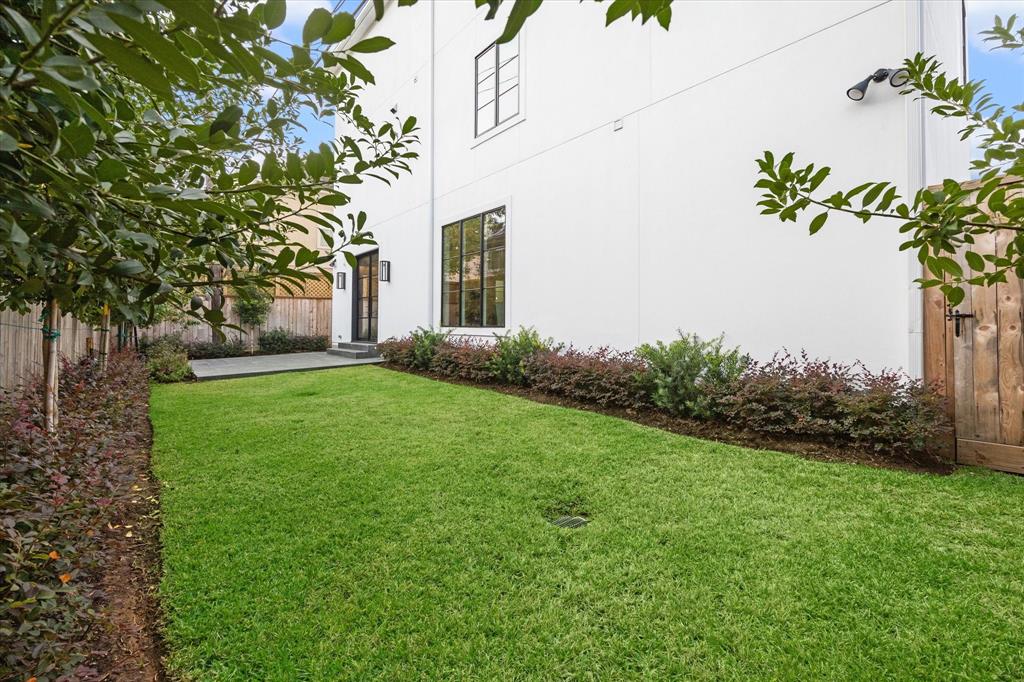 1203 Nantucket Drive, Houston, Texas image 18