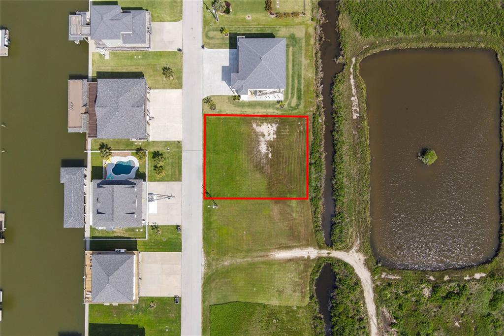 1170 Lagoon Drive, Crystal Beach, Texas image 2