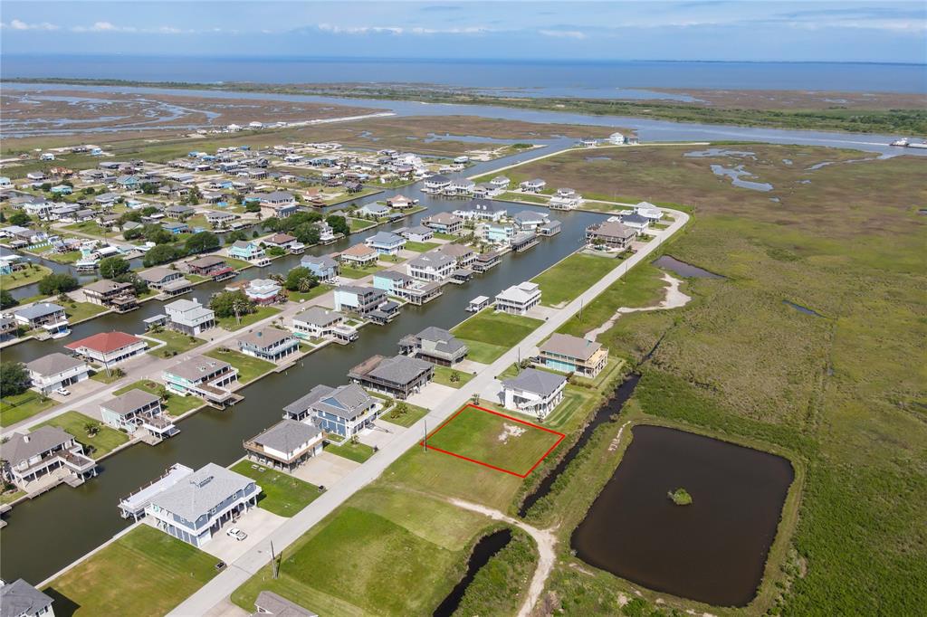 1170 Lagoon Drive, Crystal Beach, Texas image 4