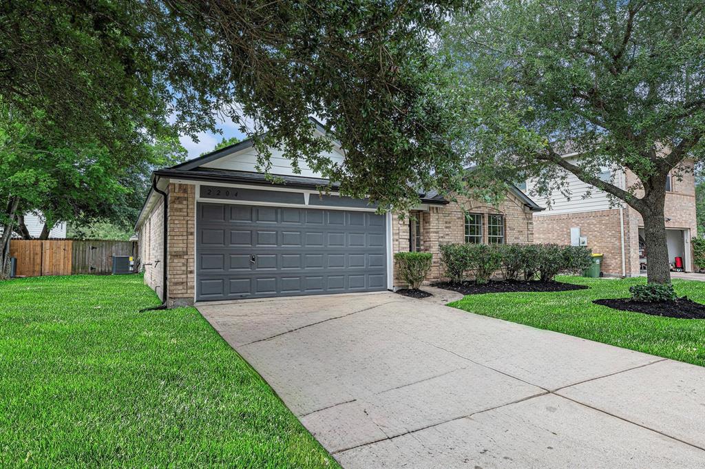 2204 Ames Street, Pearland, Texas image 2