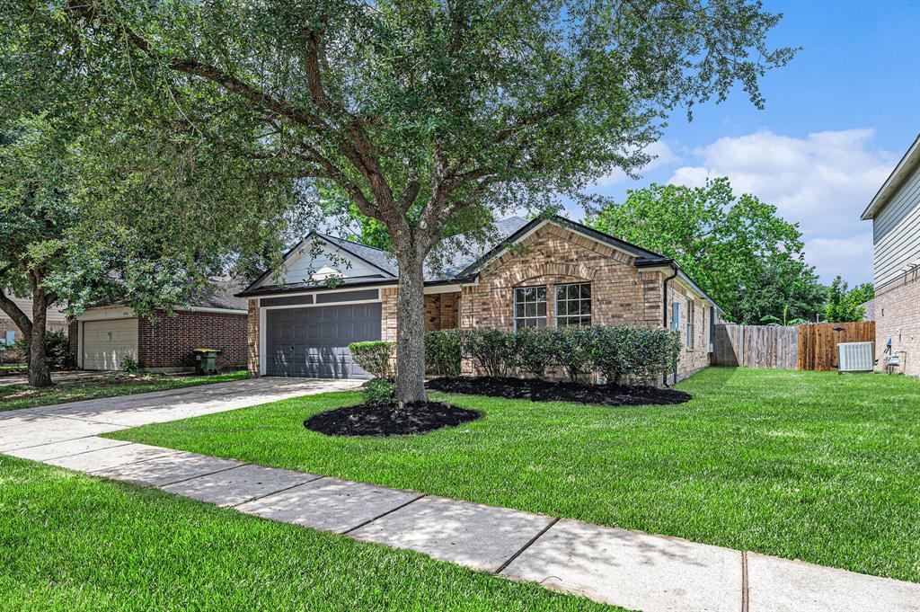 2204 Ames Street, Pearland, Texas image 3