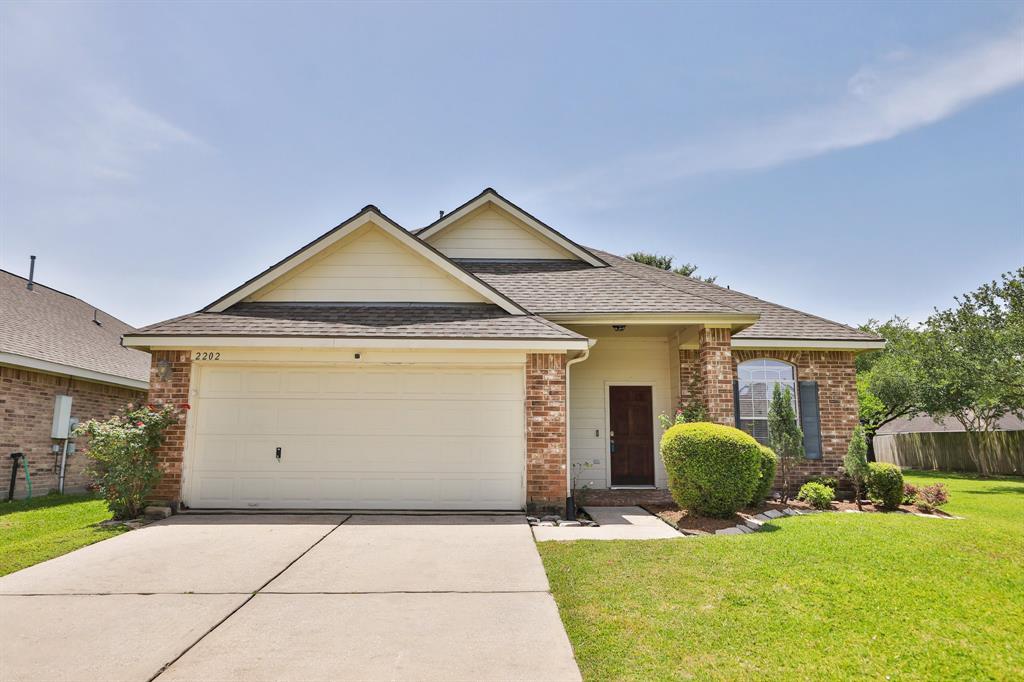 2202 Sugar Hill Drive, Deer Park, Texas image 1