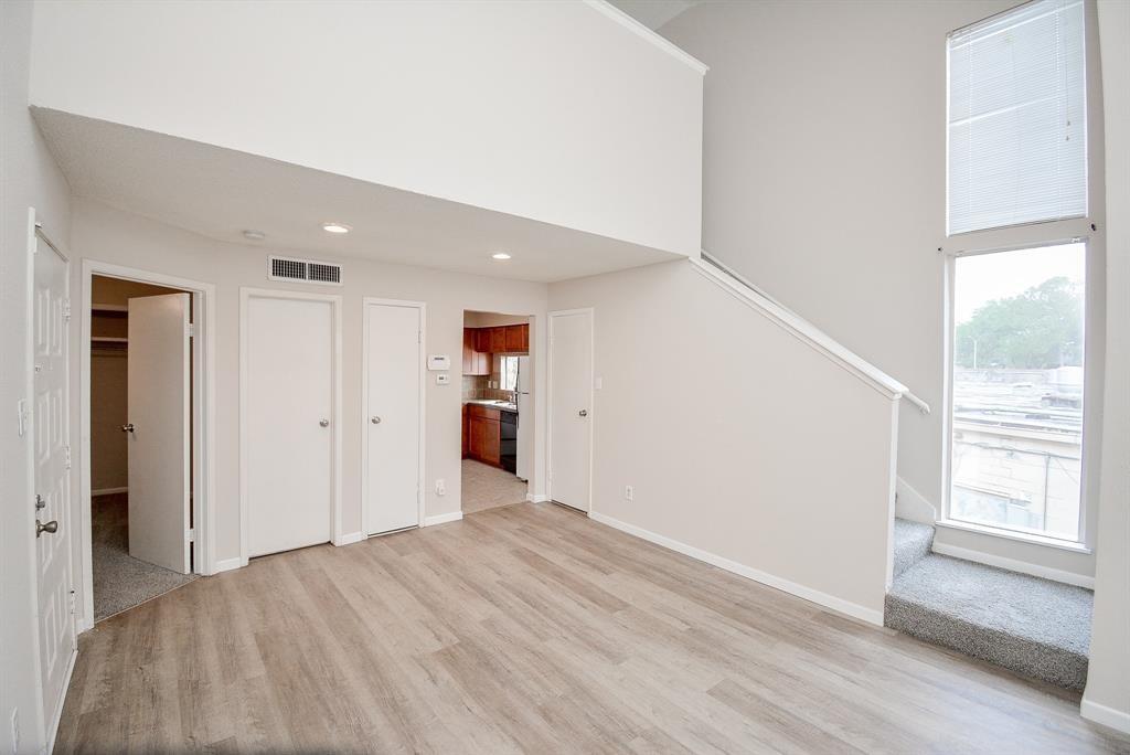 10855 Meadowglen Lane 721