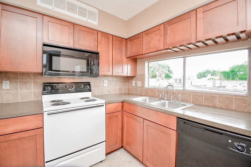 10855 Meadowglen Lane 721