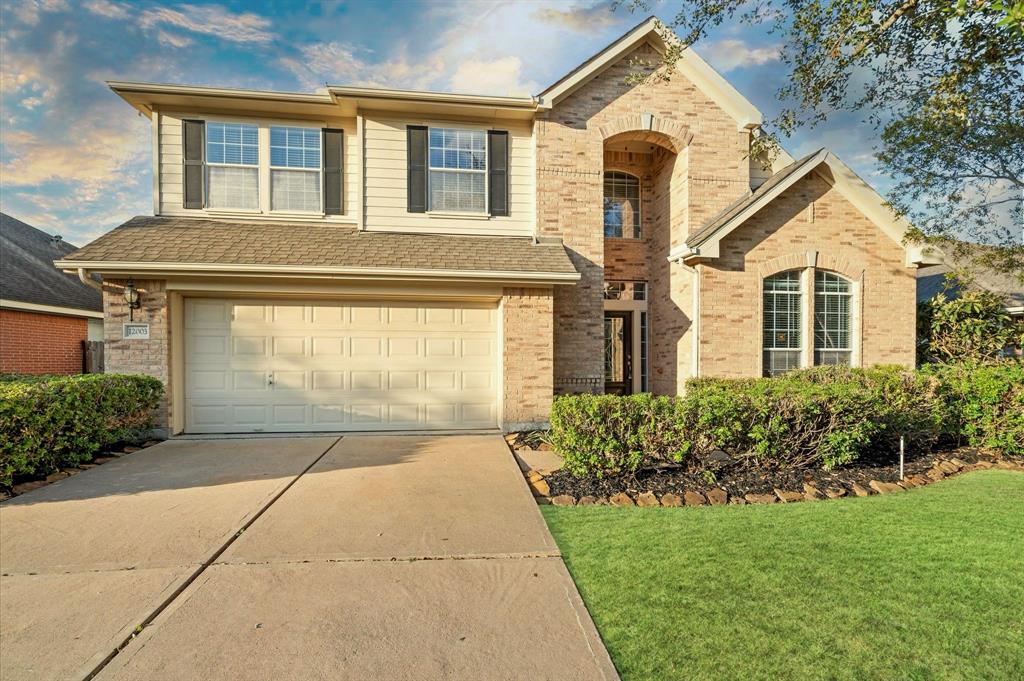 12003 Dawn Mist Court, Pearland, Texas image 2