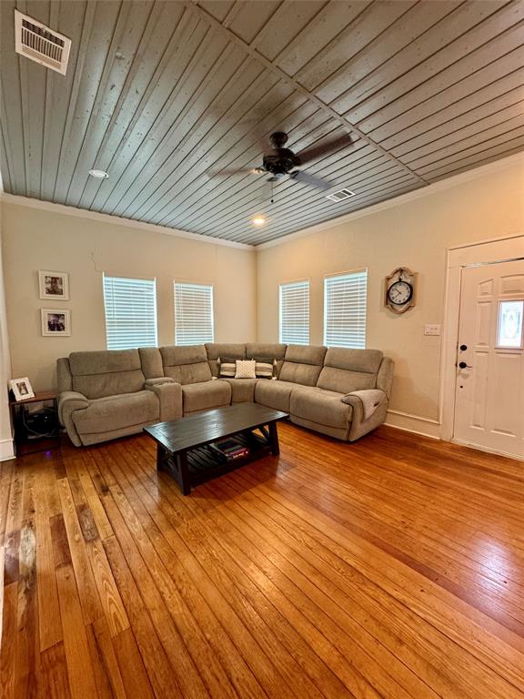 200 E Saint Charles Street, Weimar, Texas image 2