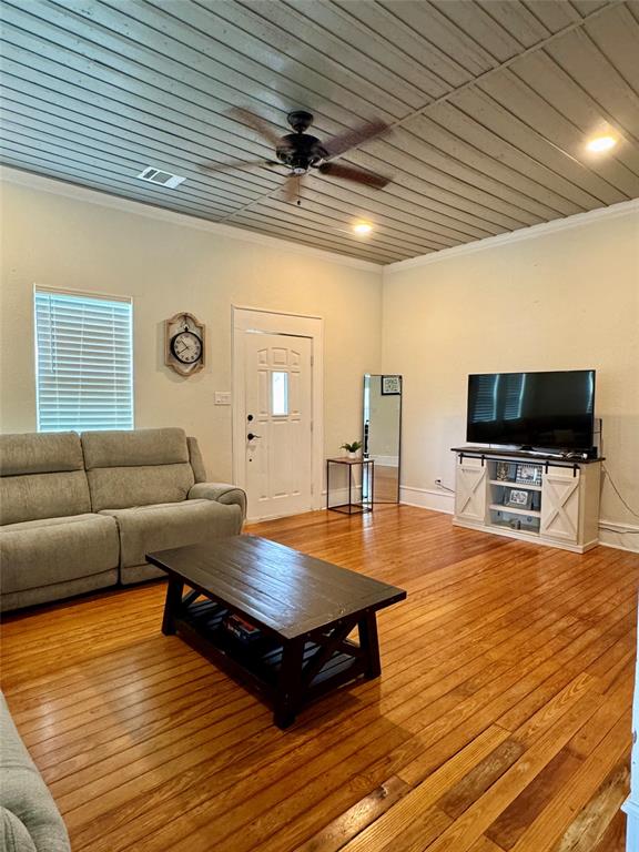 200 E Saint Charles Street, Weimar, Texas image 3