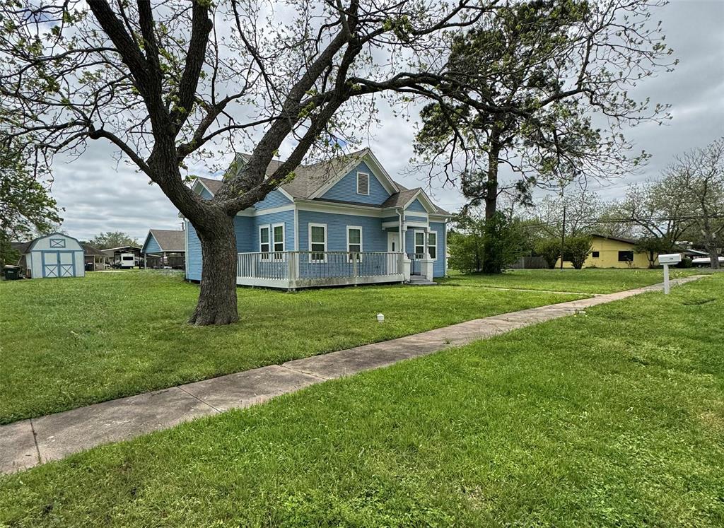 200 E Saint Charles Street, Weimar, Texas image 23