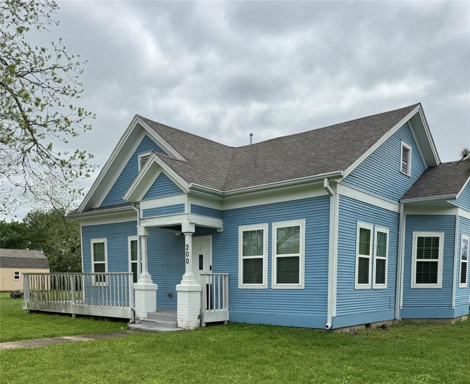 200 E Saint Charles Street, Weimar, Texas image 24