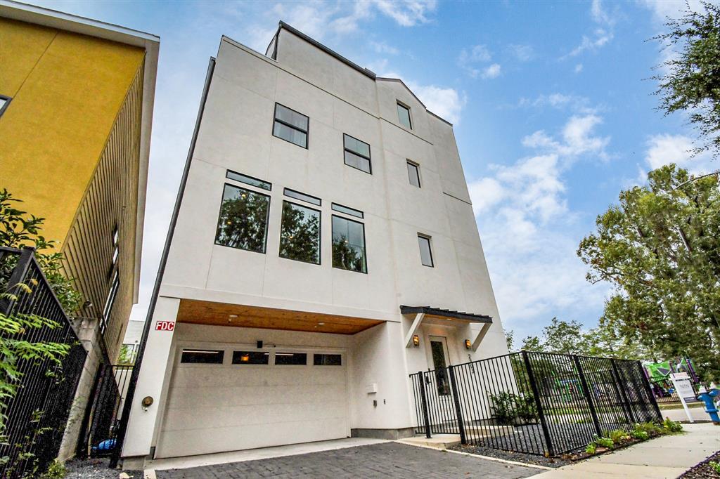 2303 Yupon Street, Houston, Texas image 3