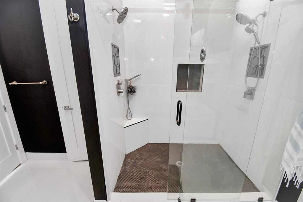 2303 Yupon Street, Houston, Texas image 32