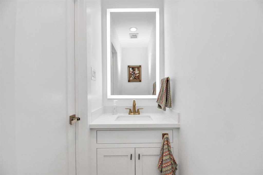 2303 Yupon Street, Houston, Texas image 25