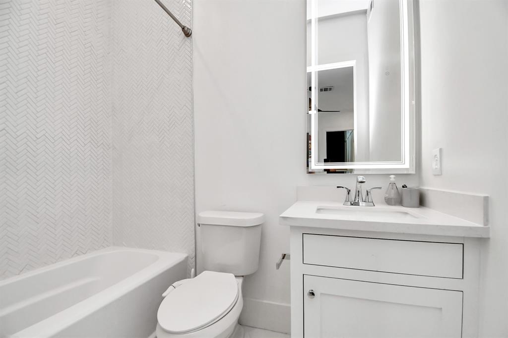 2303 Yupon Street, Houston, Texas image 36