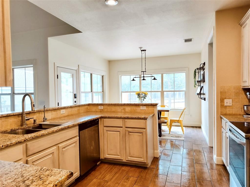 127 Augusta Drive, Woodcreek, Texas image 8