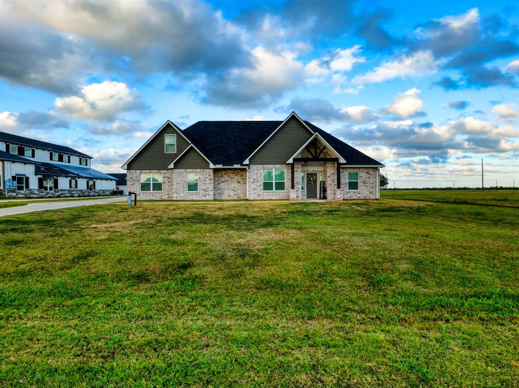 520 Angus Trail, Angleton, Texas image 2