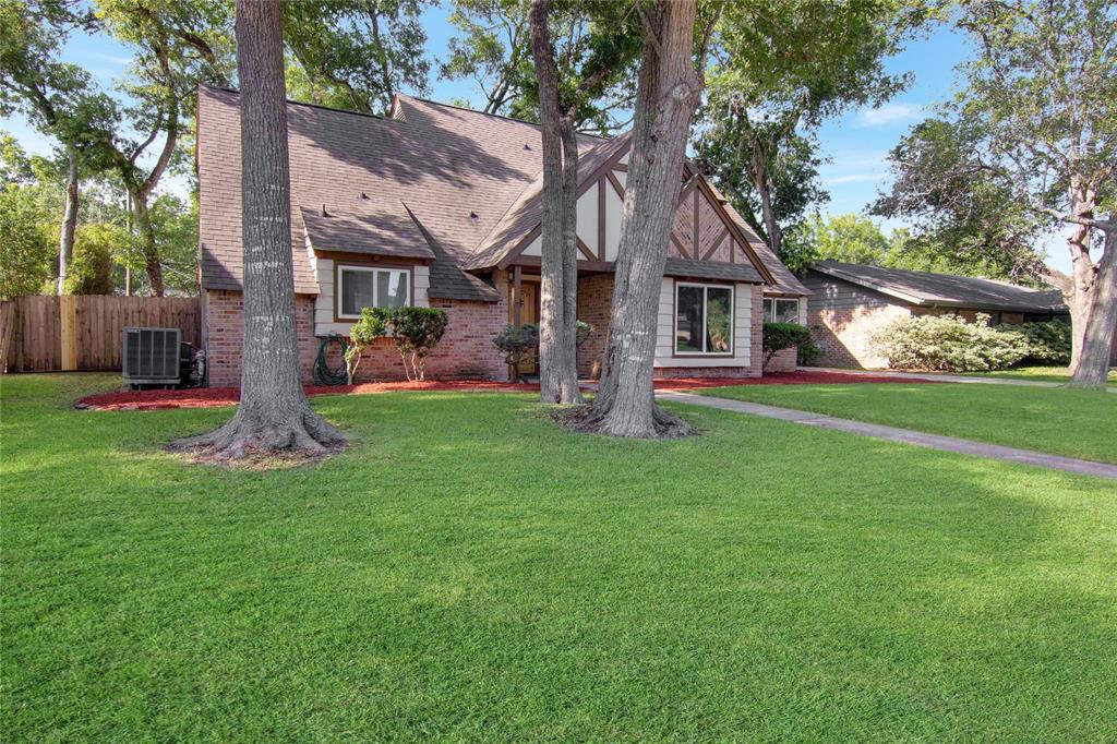 427 Pebblebrook Drive