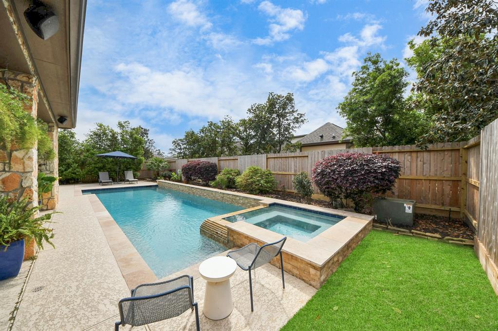 8130 Caroline Ridge Drive, Humble, Texas image 1